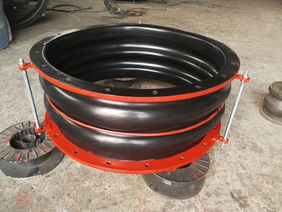 2  圓形雙球體橡膠補(bǔ)償器.jpg