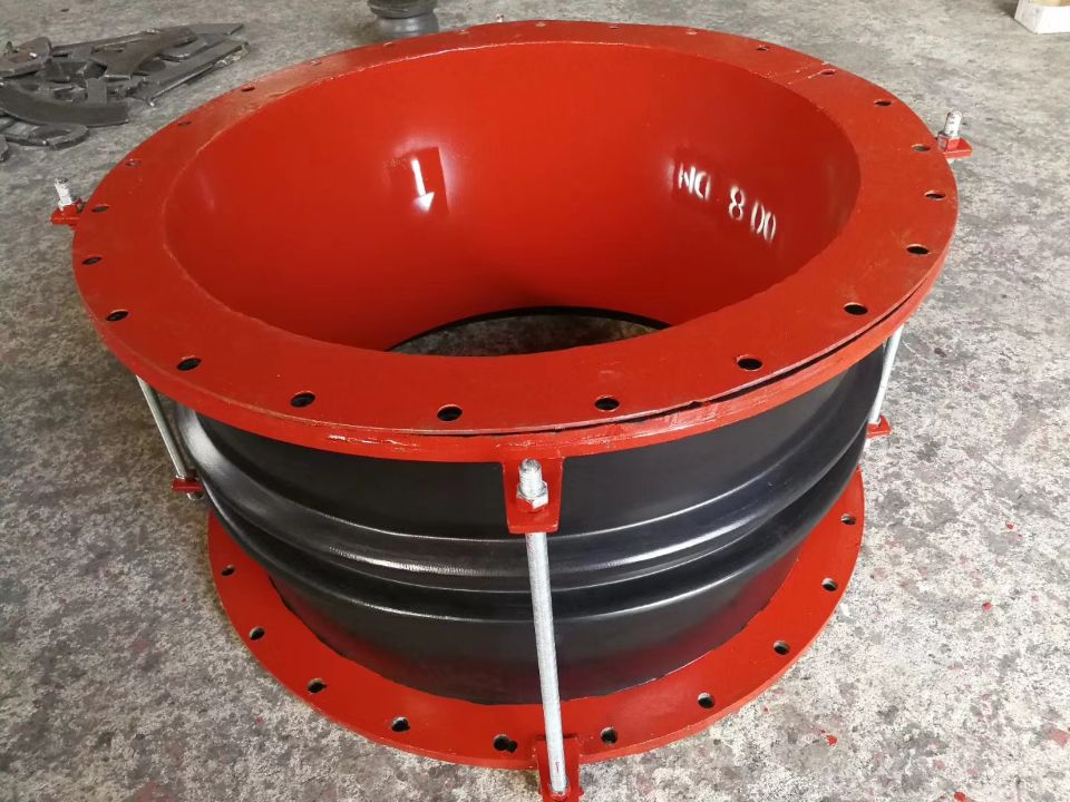 3  內(nèi)襯導(dǎo)流筒圓形橡膠補(bǔ)償器.jpg